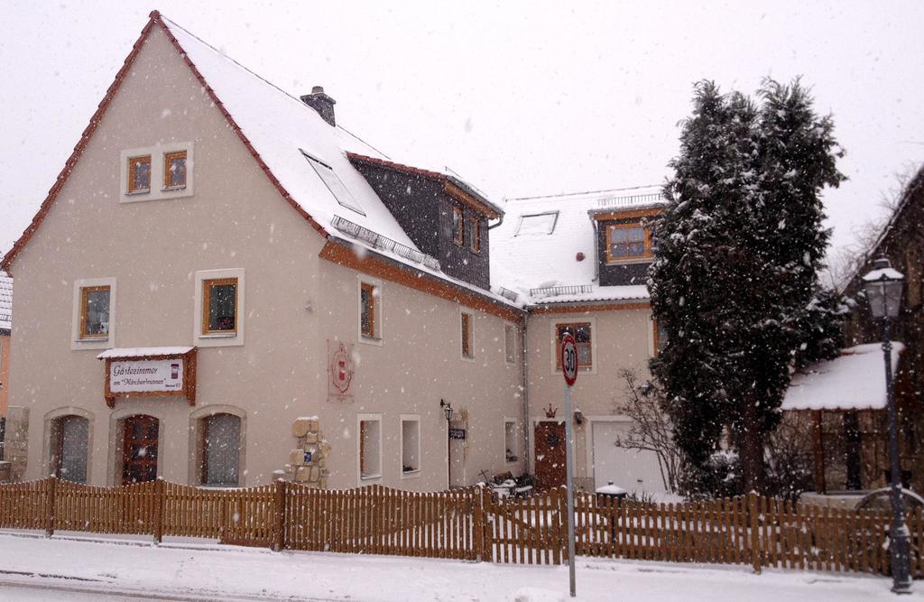 Gaestezimmer Am Maerchenbrunnen Dresda Esterno foto